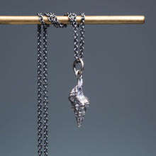 Load image into Gallery viewer, Cast Baby Horse Conch Necklace - (triplofusus giganteus)