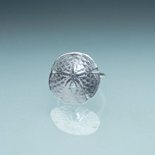 Load image into Gallery viewer, Small Cast Sand Dollar Shell Ring - (mellita quinquiesperforata)