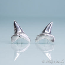 Load image into Gallery viewer, Mako Teeth Cufflinks