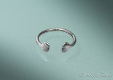 Load image into Gallery viewer, Mini Adjustable Shell Ring