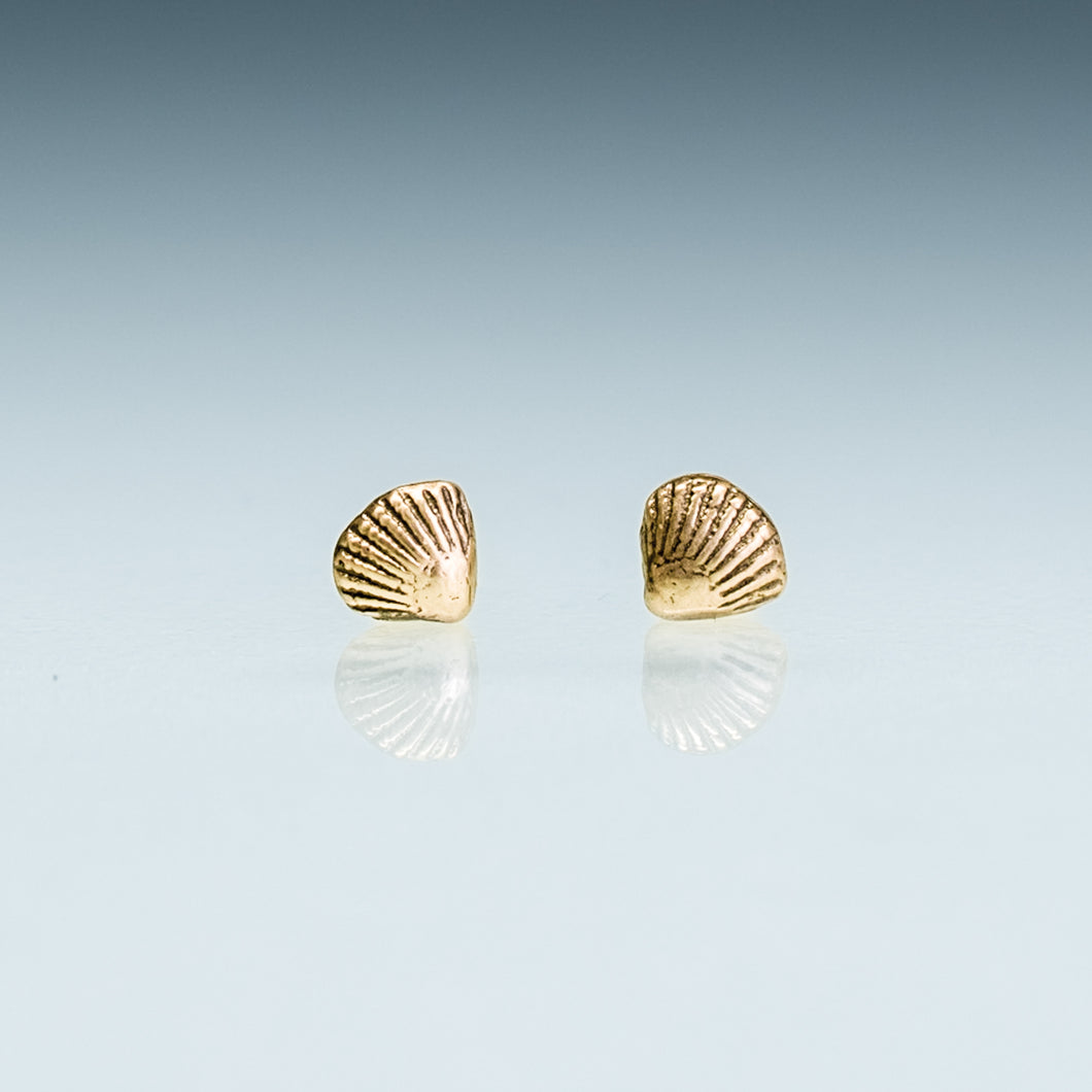 mini florida clam shell earrings in 14k yellow gold by hkm jewelry