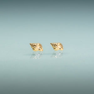 mini florida conch shell earrings in 14k yellow gold by hkm jewelry