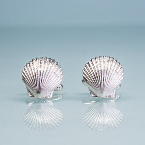 front detail close up cast silver scallop shell cufflinks for men's wedding wear by hkm jewelry