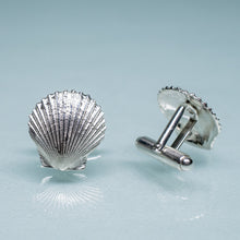 Load image into Gallery viewer, front and back of cast silver scallop shell cufflinks for men&#39;s wedding wear by hkm jewelry
