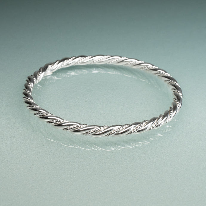 sterling silver twist rope bangle by hkm jewelry