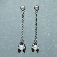 Load image into Gallery viewer, mussel earrings with freshwater pearl in oxidized silver by hkm
